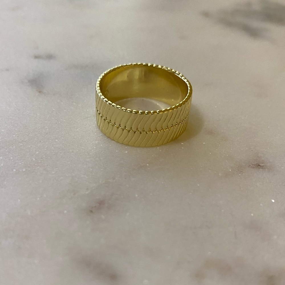 Gorjana 18k Gold Plated Brass Venice Ring Various Sizes Womens Jewelry New - Picture 4 of 4